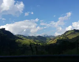 Paisagem rural vista da rodovia SP-042, São Bento do Sapucaí, Serra da Mantiqueira.